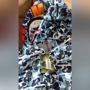 Bape hoodie size xxl asking 380